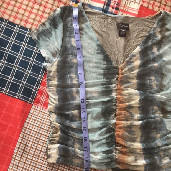 A gorgeous blouse. - Picture 7 of 7